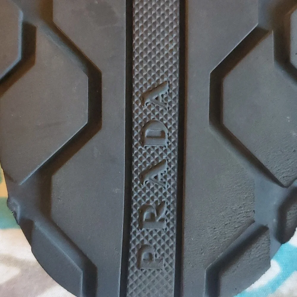 Authentic Prada sandals - Picture 4 of 9